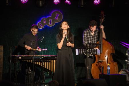 Južnokorejska izvajalka June Yun v KMKC Kompleks (11)